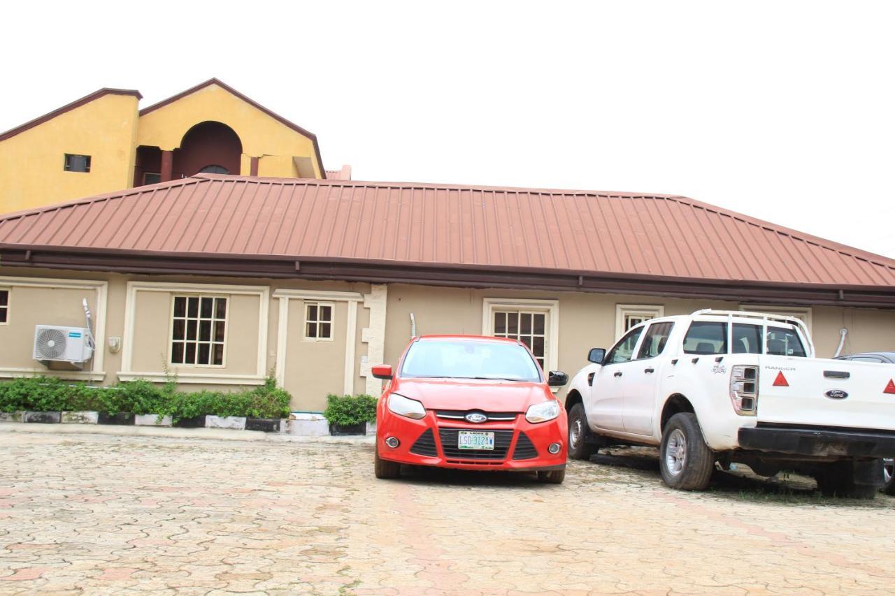 Aquatic Suites & Apartments Aliayabiagba Exterior foto